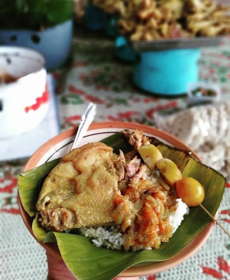 Nasi Liwet Bu Widodo via IG @Ditmannfood, 1. Angkringan Blendoek, 2. Nasi Ayam Bu Sami, 3. Gudeg Mbak Tum, 4. Soto Bangkong, 5. Trattoria Semarang, 6. Stove Syndicate (Tutup Permanen), 7. Cafe Riverview, 8. Bakmi Jawa Pak Gareng, 9. Nasi Goreng Babat Hengky, 10. Nasi Ayam Bu Wido, 11. Tahu Petis Prasojo, 12. Nasi Kucing Pak Gik, 13. Kedai Amarta, 14. Waroeng Semawis, 15. Warung Dim Sum (Wardim), 16. Seafood Pak Jari, 17. Nasi Liwet Bu Widodo, 18. Soto Pak No, 19. Bakso Doa Ibu, 20. Lunpia Semarang 24 Jam, 21. Pisang Plenet Pak Yuli, 22. Nasi Gandul Pak Subur, 23. Es Puter Cong Lik, 24. Warung Makan 86, 25. Nasi Gandul Pak Memet, 26. Sedap Malam (Warung Internet dan Roti Bakar) Sumur, 27. KoenoKoeni Cafe Gallery, 28. Menur Bistro, 29. Antara Kata Coffee Talk, 30. RV Cafe 24 Semarang, 31. The Hills Dining Restaurant, 32. Joglo Agung Resto & Galleri, 33. Pakne Heksa, 34. Kopi Klotok Pak Sadar, 35. Kopi Tarik Ungaran, 36. Restoran Kampung Laut Semarang, 37. Nasi Goreng Babat Pak Sumarsono, 38. Nasi Goreng Babat Pak Karmin, 39. Nasi Goreng Babat Akbar, 40. Gama Ikan Bakar & Seafood, 41. Gudeg Mantep Bu Har, 41. Sego Gobyos Mbak Sari