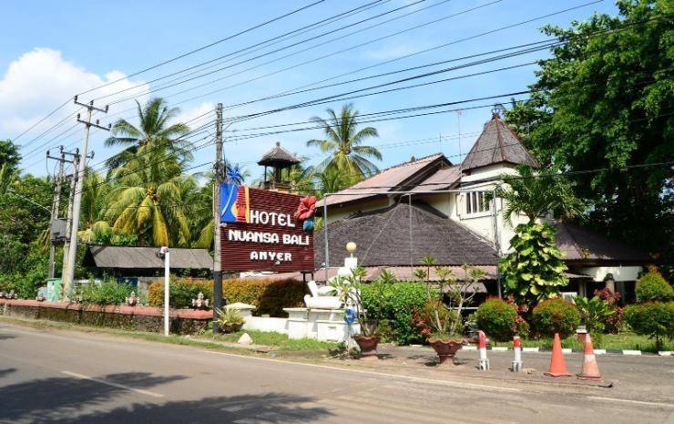 Nuansa Bali Resort, 1. Hotel Kampoeng Poci, 2. Puri Retno, 3. Pesona Krakatau Cottages and Hotel, 4. Allisa Resort, 5. Aston Anyer Beach Hotel, 6. The Acacia, 7. Hotel Mambruk, 8. Marbella Hotel, 9. Hawaii Resort, 10. Double G Hotel, 11. Sanghyang Indah Spa Resort, 12. Patra Comfort Anyer, 13. Lucia Cottages (Pondok Lucia), 14. Salsa Beach Hotel Anyer, 15. Nuansa Bali Resort, 16. Villa Marina, 17. Novus Jiva Anyer Resort Villa and Spa, 18. The Jayakarta Villas Anyer