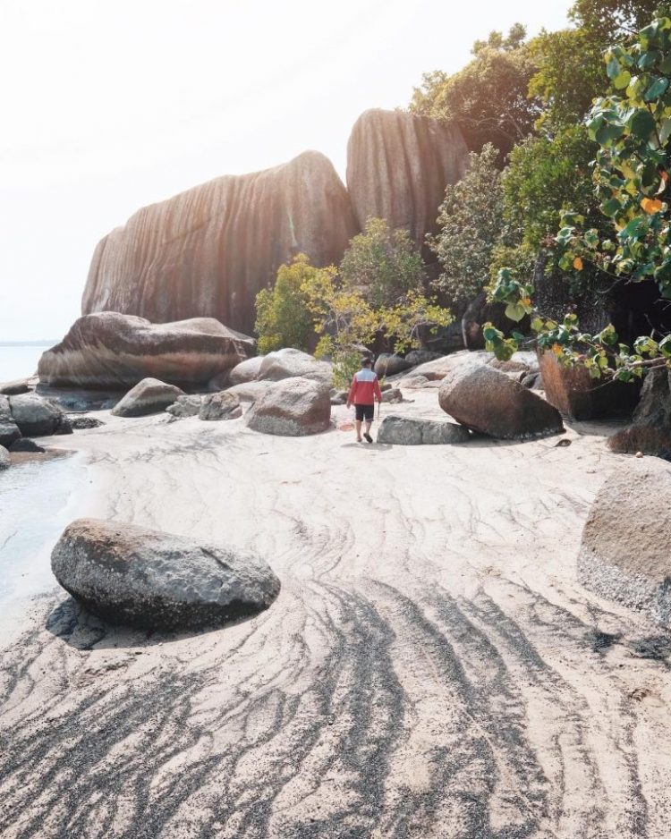 Pantai Dinding Batu Belinyu via IG @wiranurmansyah, 1. Pulau Lengkuas, 2. Pantai Tikus, 3. Pantai Parai Tenggiri, 4. Pantai Penyusuk, 5. Pantai Pasir Padi, 6. Pulau Memperak, 7. Pantai Penyak, 8. Pantai Tanjung Pesona, 9. Pantai Tanjung Kelayang, 10. Pantai Tanjung Tinggi, 11. Pantai Matras, 12. Pulau Ketawai, 13. Bukit Menumbing, 14. Pantai Romodong, 15. Danau Kaolin, 15. Padang Pasir dan Bukit di Gurun Pelawan Namang, 16. Batu Granit di Pantai Dinding Batu Belinyu, 17. Pantai Tongaci, 18. Air Terjun Pait Jaya Muntok, 19. Wisata Bukit Merah yang Mempesona ala Grand Canyon – Danau Ampar Red Hill, 20. Museum Timah Muntok, 21. Jembatan Emas Bangka, 22. Batu Belimbing, 23. Bangka Botanical Garden, 24. Wisata Mangrove Munjang Kurau Barat, 25. Bukit 7 Sempan, 26. Bukit Pala, 27. Pulau Putri, 28. Pantai Penganak, 29. Kelekak Community Bangka Belitung, 30. Masjid Raya Tua Tunu, 31. Pantai Tongachi
