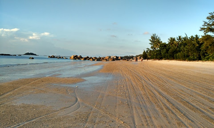 Pantai Penganak via Google Maps, 1. Pantai Pangana, 2. Pantai Tanjung Pesona, 3. Pantai Batu Tambun, 4. Pantai Rambak, 5. Pantai Parai Tenggiri, 6. Pantai Tapak Hantu, 7. Pantai Romodong, 8. Pantai Batu Bedaun, 9. Pantai Tikus Emas, 10. Pantai Rebo, 11. Pantai Penganak, 12. Pantai Tanjung Kelayang, 13. Pantai Tanjung Tinggi, 14. Pantai Batu Kodok, 15. Pantai Tongaci, 16. Pantai Pasir Padi, 17. Pantai Penyusuk, 18. Pantai Matras