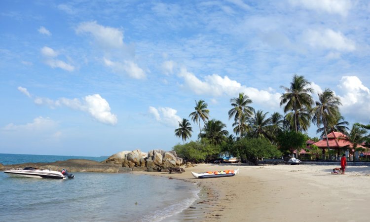Pantai Tongaci, 1. Pantai Pangana, 2. Pantai Tanjung Pesona, 3. Pantai Batu Tambun, 4. Pantai Rambak, 5. Pantai Parai Tenggiri, 6. Pantai Tapak Hantu, 7. Pantai Romodong, 8. Pantai Batu Bedaun, 9. Pantai Tikus Emas, 10. Pantai Rebo, 11. Pantai Penganak, 12. Pantai Tanjung Kelayang, 13. Pantai Tanjung Tinggi, 14. Pantai Batu Kodok, 15. Pantai Tongaci, 16. Pantai Pasir Padi, 17. Pantai Penyusuk, 18. Pantai Matras