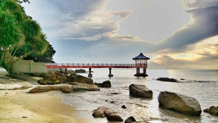 Pantai Tanjung Pesona, 1. Pulau Lengkuas, 2. Pantai Tikus, 3. Pantai Parai Tenggiri, 4. Pantai Penyusuk, 5. Pantai Pasir Padi, 6. Pulau Memperak, 7. Pantai Penyak, 8. Pantai Tanjung Pesona, 9. Pantai Tanjung Kelayang, 10. Pantai Tanjung Tinggi, 11. Pantai Matras, 12. Pulau Ketawai, 13. Bukit Menumbing, 14. Pantai Romodong, 15. Danau Kaolin, 15. Padang Pasir dan Bukit di Gurun Pelawan Namang, 16. Batu Granit di Pantai Dinding Batu Belinyu, 17. Pantai Tongaci, 18. Air Terjun Pait Jaya Muntok, 19. Wisata Bukit Merah yang Mempesona ala Grand Canyon – Danau Ampar Red Hill, 20. Museum Timah Muntok, 21. Jembatan Emas Bangka, 22. Batu Belimbing, 23. Bangka Botanical Garden, 24. Wisata Mangrove Munjang Kurau Barat, 25. Bukit 7 Sempan, 26. Bukit Pala, 27. Pulau Putri, 28. Pantai Penganak, 29. Kelekak Community Bangka Belitung, 30. Masjid Raya Tua Tunu, 31. Pantai Tongachi