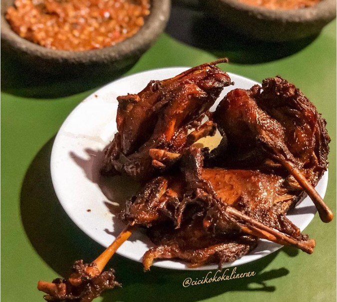 Pakne Heksa via Instagram.com @cicikokokulineran, 1. Angkringan Blendoek, 2. Nasi Ayam Bu Sami, 3. Gudeg Mbak Tum, 4. Soto Bangkong, 5. Trattoria Semarang, 6. Stove Syndicate (Tutup Permanen), 7. Cafe Riverview, 8. Bakmi Jawa Pak Gareng, 9. Nasi Goreng Babat Hengky, 10. Nasi Ayam Bu Wido, 11. Tahu Petis Prasojo, 12. Nasi Kucing Pak Gik, 13. Kedai Amarta, 14. Waroeng Semawis, 15. Warung Dim Sum (Wardim), 16. Seafood Pak Jari, 17. Nasi Liwet Bu Widodo, 18. Soto Pak No, 19. Bakso Doa Ibu, 20. Lunpia Semarang 24 Jam, 21. Pisang Plenet Pak Yuli, 22. Nasi Gandul Pak Subur, 23. Es Puter Cong Lik, 24. Warung Makan 86, 25. Nasi Gandul Pak Memet, 26. Sedap Malam (Warung Internet dan Roti Bakar) Sumur, 27. KoenoKoeni Cafe Gallery, 28. Menur Bistro, 29. Antara Kata Coffee Talk, 30. RV Cafe 24 Semarang, 31. The Hills Dining Restaurant, 32. Joglo Agung Resto & Galleri, 33. Pakne Heksa, 34. Kopi Klotok Pak Sadar, 35. Kopi Tarik Ungaran, 36. Restoran Kampung Laut Semarang, 37. Nasi Goreng Babat Pak Sumarsono, 38. Nasi Goreng Babat Pak Karmin, 39. Nasi Goreng Babat Akbar, 40. Gama Ikan Bakar & Seafood, 41. Gudeg Mantep Bu Har, 41. Sego Gobyos Mbak Sari