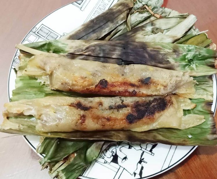 Pepes Sagu via IG @valentinakhusuma, 1. Asinan Bogor, 2. Toge Goreng, 3. Laksa Bogor, 4. Es Pala, 5. Doclang Khas Bogor, 6. Cungkring, 7. Bapatong, 8. Asinan Jagung Bakar, 9. Soto Mie Bogor, 10. Pepes Sagu, 11. Kue Bolu Lapis Bogor, 12. Makaroni Panggang (MP), 13. Pia Apple-Pie Bogor, 14. Kacang Bogor Istana, 15. Bika Bogor Talubi, 16. Roti Unyil, 17. Bajigur, 18. Es Bir Kotjok Bogor, 19. Martabak Encek, 20. Lumpia Basah Suryakencana, 21. Soto Kuning Khas Bogor, 22. Ceker Ranjau, 23. Pangsit Pengantin