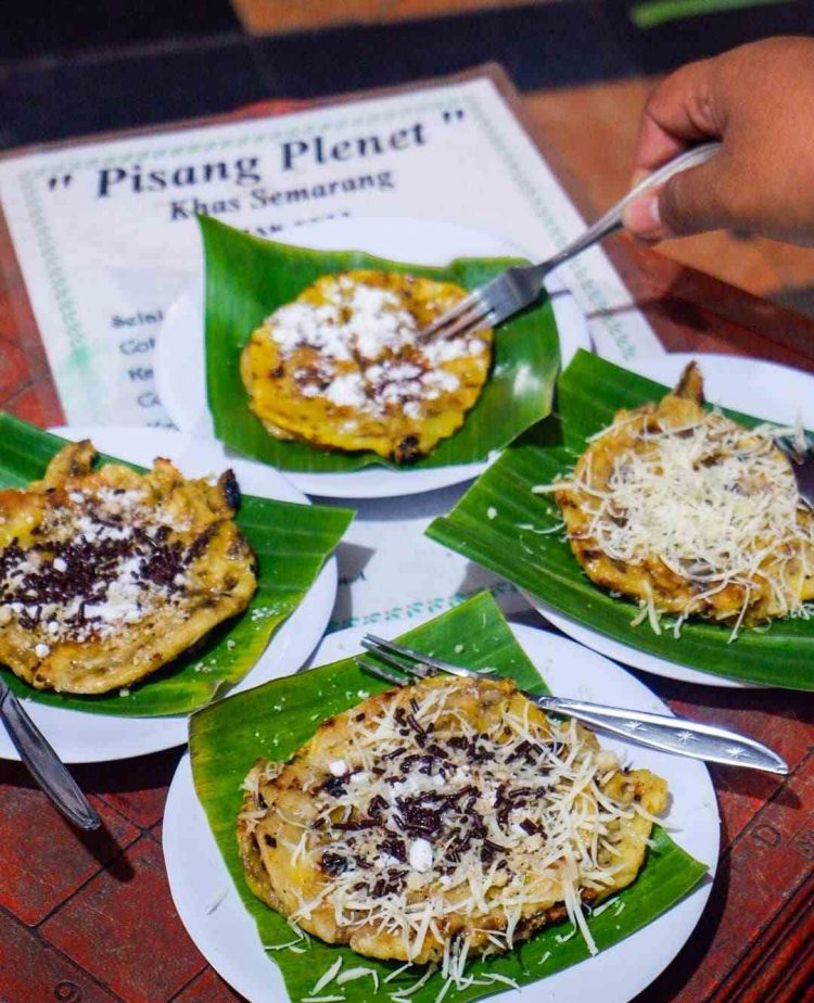Pisang Plenet Pak Yuli via IG @Semarangfoodmatters, 1. Angkringan Blendoek, 2. Nasi Ayam Bu Sami, 3. Gudeg Mbak Tum, 4. Soto Bangkong, 5. Trattoria Semarang, 6. Stove Syndicate (Tutup Permanen), 7. Cafe Riverview, 8. Bakmi Jawa Pak Gareng, 9. Nasi Goreng Babat Hengky, 10. Nasi Ayam Bu Wido, 11. Tahu Petis Prasojo, 12. Nasi Kucing Pak Gik, 13. Kedai Amarta, 14. Waroeng Semawis, 15. Warung Dim Sum (Wardim), 16. Seafood Pak Jari, 17. Nasi Liwet Bu Widodo, 18. Soto Pak No, 19. Bakso Doa Ibu, 20. Lunpia Semarang 24 Jam, 21. Pisang Plenet Pak Yuli, 22. Nasi Gandul Pak Subur, 23. Es Puter Cong Lik, 24. Warung Makan 86, 25. Nasi Gandul Pak Memet, 26. Sedap Malam (Warung Internet dan Roti Bakar) Sumur, 27. KoenoKoeni Cafe Gallery, 28. Menur Bistro, 29. Antara Kata Coffee Talk, 30. RV Cafe 24 Semarang, 31. The Hills Dining Restaurant, 32. Joglo Agung Resto & Galleri, 33. Pakne Heksa, 34. Kopi Klotok Pak Sadar, 35. Kopi Tarik Ungaran, 36. Restoran Kampung Laut Semarang, 37. Nasi Goreng Babat Pak Sumarsono, 38. Nasi Goreng Babat Pak Karmin, 39. Nasi Goreng Babat Akbar, 40. Gama Ikan Bakar & Seafood, 41. Gudeg Mantep Bu Har, 41. Sego Gobyos Mbak Sari