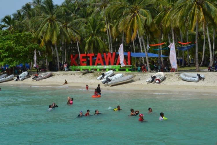 Pulau Ketawai via Republika, 1. Pulau Lengkuas, 2. Pantai Tikus, 3. Pantai Parai Tenggiri, 4. Pantai Penyusuk, 5. Pantai Pasir Padi, 6. Pulau Memperak, 7. Pantai Penyak, 8. Pantai Tanjung Pesona, 9. Pantai Tanjung Kelayang, 10. Pantai Tanjung Tinggi, 11. Pantai Matras, 12. Pulau Ketawai, 13. Bukit Menumbing, 14. Pantai Romodong, 15. Danau Kaolin, 15. Padang Pasir dan Bukit di Gurun Pelawan Namang, 16. Batu Granit di Pantai Dinding Batu Belinyu, 17. Pantai Tongaci, 18. Air Terjun Pait Jaya Muntok, 19. Wisata Bukit Merah yang Mempesona ala Grand Canyon – Danau Ampar Red Hill, 20. Museum Timah Muntok, 21. Jembatan Emas Bangka, 22. Batu Belimbing, 23. Bangka Botanical Garden, 24. Wisata Mangrove Munjang Kurau Barat, 25. Bukit 7 Sempan, 26. Bukit Pala, 27. Pulau Putri, 28. Pantai Penganak, 29. Kelekak Community Bangka Belitung, 30. Masjid Raya Tua Tunu, 31. Pantai Tongachi