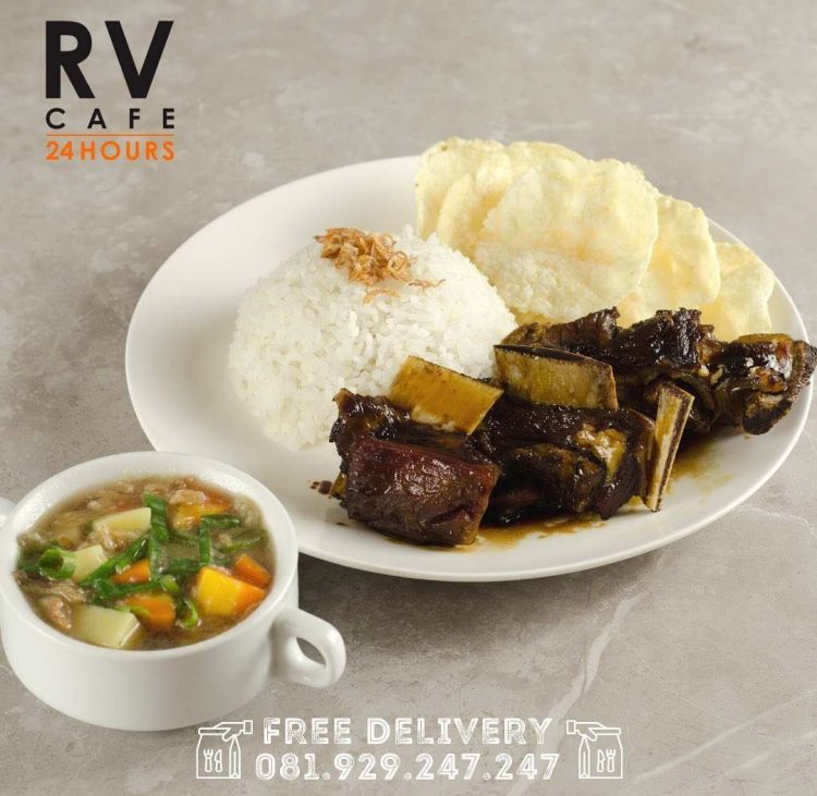 RV Cafe Semarang, 1. Angkringan Blendoek, 2. Nasi Ayam Bu Sami, 3. Gudeg Mbak Tum, 4. Soto Bangkong, 5. Trattoria Semarang, 6. Stove Syndicate (Tutup Permanen), 7. Cafe Riverview, 8. Bakmi Jawa Pak Gareng, 9. Nasi Goreng Babat Hengky, 10. Nasi Ayam Bu Wido, 11. Tahu Petis Prasojo, 12. Nasi Kucing Pak Gik, 13. Kedai Amarta, 14. Waroeng Semawis, 15. Warung Dim Sum (Wardim), 16. Seafood Pak Jari, 17. Nasi Liwet Bu Widodo, 18. Soto Pak No, 19. Bakso Doa Ibu, 20. Lunpia Semarang 24 Jam, 21. Pisang Plenet Pak Yuli, 22. Nasi Gandul Pak Subur, 23. Es Puter Cong Lik, 24. Warung Makan 86, 25. Nasi Gandul Pak Memet, 26. Sedap Malam (Warung Internet dan Roti Bakar) Sumur, 27. KoenoKoeni Cafe Gallery, 28. Menur Bistro, 29. Antara Kata Coffee Talk, 30. RV Cafe 24 Semarang, 31. The Hills Dining Restaurant, 32. Joglo Agung Resto & Galleri, 33. Pakne Heksa, 34. Kopi Klotok Pak Sadar, 35. Kopi Tarik Ungaran, 36. Restoran Kampung Laut Semarang, 37. Nasi Goreng Babat Pak Sumarsono, 38. Nasi Goreng Babat Pak Karmin, 39. Nasi Goreng Babat Akbar, 40. Gama Ikan Bakar & Seafood, 41. Gudeg Mantep Bu Har, 41. Sego Gobyos Mbak Sari