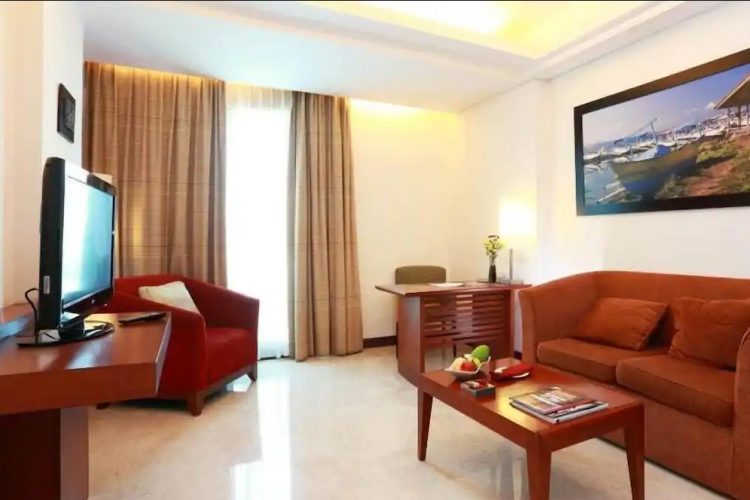 Ruang Keluarga Grand Surya Hotel Kediri, Lokasi Grand Surya Hotel Kediri, Jumlah Kamar, Fasilitas Kamar, Kegiatan Wisata, Objek Wisata di Sekitar Hotel, Makanan dan minuman, Yang bisa dilakukan, Sambil bekerja, Fasilitas, Fasilitas Difabel, Bahasa yang Digunakan