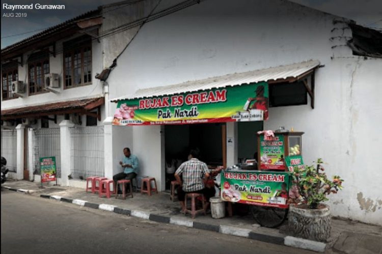 Rujak Es Cream Pak Nardi Pakualaman, 1. The House of Raminten, 2. Kalimilk, 3. Bong Kopitown, 4. Warung Ijo Baciro, 5. Kedai Darling, 6. Nasi Goreng Beringharjo, 7. Oseng Mercon Bu Narti, 8. Angkringan Lik Man, 9. Mie Telap 12, 10. Hakone Resto, 11. Sate Klathak Pak Pong, 12. Manggar Manding, 13. Gudeg Pawon, 14. Sellie Coffee, 15. Klinik Kopi, 16. Sate Klatak Pak Bari, 17. Bakpia Pathok 25, 18. Rujak Es Cream Pak Nardi Pakualaman, 19. Bukit Bintang Jogja, 20. Angkringan Wijilan, 21. The Captain Urban Lounge, 22. Kastil Mang Engking, 23. Pondok Makan Pelem Golek, 24. Sawa Steaks and Grills (Tutup), 25. Kimchi Go, 26. Jadah Tempe Mbah Carik, 27. Secret Garden Coffee and Chocolate, 28. Roaster and Bear, 29. Aglioo Pasta and Pizza, 30. Indische Koffie Benteng Vredeburg, 31. Tempo Gelato Prawirotaman, 32. Bungong Jeumpa, 33. Restoran Tradisional Joglo Mlati, 34. Abhayagiri Restoran, 35. Gudeg Yu Djum, 36. Nanamia Pizzeria Mozes, 37. Dimsum Edane, 38. Sasanti Restaurant and Gallery, 39. Omah Dhuwur Restoran, 40. Nikkou Ramen, 41. Kampung Ramadhan Jogokariyan, 42. Mangut Lele Mbah Marto, 43. Rembug Kopi, 44. ViaVia Jogjakarta, 45. Rosella Easy Dinning, 46. Beukenhof Restoran, 47. Jejamuran, 48. Milas Vegetarian Resto, 49. Blanco Coffee and Books, 50. Lokal Resto, 51. Ruang Cafe, 52. Kedai Poci, 53. Cafe Cokelat, 54. Mato Kopi, 55. Soto Kadipiro, 56. Brongkos Bu Padmo, 57. Ayam Goreng Mbah Cemplung