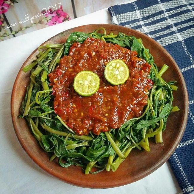 Rujak Kangkung IG @susan_mellyani, 1. Tahu Gejrot, 2. Nasi Jamblang, 3. Empal Gentong, 4. Docang, 5. Mie Koclok, 6. Nasi Lengko, 7. Empal Asam, 8. Growolan, 9. Kerupuk Melarat, 10. Nasi Bogana, 11. Sate Kalong, 12. Gado-Gado Ayam, 13. Rujak Kangkung, 14. Pedesan Entog, 15. Bubur Sop Ayam, 16. Ketoprak Cirebonan, 17. Tahu Kuningan, 18. Sate Kentang, 19. Terasi Cirebon, 20. Gepu, 21. Tape Ketan Daun Jambu, 22. Gadungan