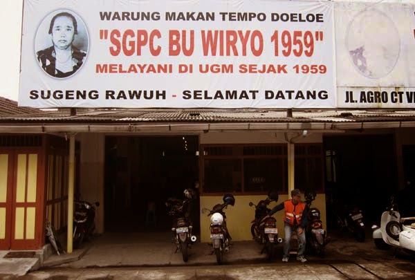 SGPC Bu Wiryo 1959 via Katalogkuliner, 1. Warung Spesial Sambal (SS), 2. Lesehan  Aldan, 3. Nasi Goreng Pak Sular, 4. Gudeg  Mercon Bu Tinah, 5. Mie Ayam Tumini, 6. Ayam Geprek Bu Rum, 7. Ngudi Rejeki, 8. Kantin Bu Siti (Tutup), 9. Kedai Rakjat Djelata, 10. Burjonan, 11. Gudeg Yu Djum Wijilan 167, 12. Rumah Makan Gudeg Pawon, 13. Bong Kopitown, 14. Oseng-Oseng Mercon Bu Narti, 15. Bungong Jeumpa, 16. Secret Garden Coffee dan Chocolate, 17. Lesehan Sayidan , 18. SGPC Bu Wiryo 1959, 19. Angkringan Kopi Jos Lik Man, 20. Tahu Gimbal Pak Yono, 21. Bakmi Mbah Gito, 22. Angkringan Pak Jabrik, 23. Tempo Gelato Prawirotaman, 24. Banyu Mili Resto, 25. Angkringan KR, 26. Sate klatak pak Bari, 27. House of Raminten, 28. Soto Ayam Pak Man, 29. Spesial Sambal Bawang Mas Kobis, 30. Coto Makassar La Capila, 31. Saoto Bathok Mbah Katro