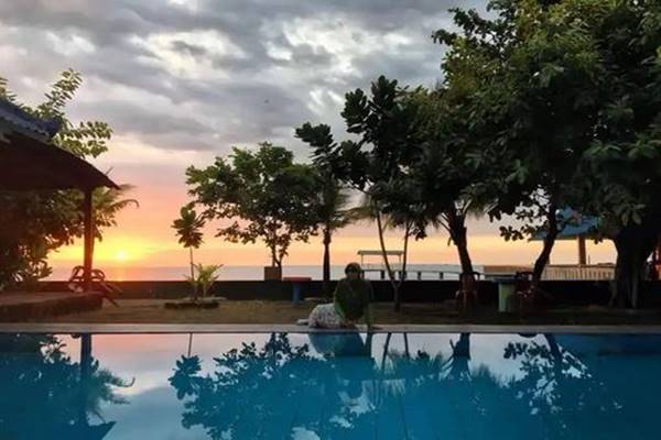 Salsa Beach Hotel Anyer, 1. Hotel Kampoeng Poci, 2. Puri Retno, 3. Pesona Krakatau Cottages and Hotel, 4. Allisa Resort, 5. Aston Anyer Beach Hotel, 6. The Acacia, 7. Hotel Mambruk, 8. Marbella Hotel, 9. Hawaii Resort, 10. Double G Hotel, 11. Sanghyang Indah Spa Resort, 12. Patra Comfort Anyer, 13. Lucia Cottages (Pondok Lucia), 14. Salsa Beach Hotel Anyer, 15. Nuansa Bali Resort, 16. Villa Marina, 17. Novus Jiva Anyer Resort Villa and Spa, 18. The Jayakarta Villas Anyer