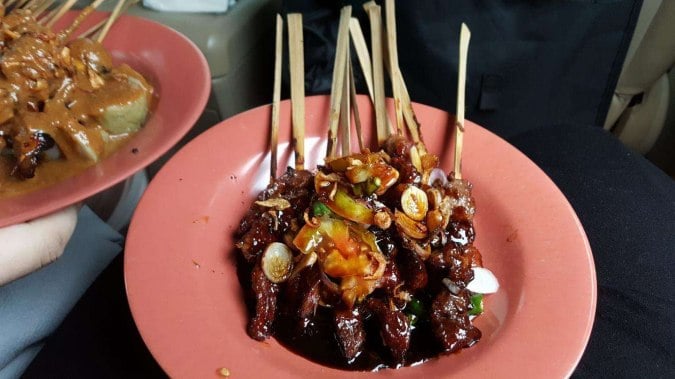 Sate Apjay via Zomato, 1. Sate Kambing H. Giyo, Jatinegara, 2. RM Sate Tegal H. Sadjim, Bendungan Hilir, 3. Sate Jaya Agung, Menteng, 4. Sate Ayam Kambing RSPP, Blok M, 5. Sate Kambing Kim Tek, Kebon Jeruk, 6. Sate Apjay, Dharmawangsa, 7. Sate Betawi H. Maksudi, Cinere, 8. Cangkir Cafe, Melawai, 9. Pondok Sate Kambing Djono Jogya, Bendungan Hilir, 10. Sate Kambing Batibul Bang Awi, Kelapa Gading, 11. Sop Kaki Kambing Dudung Roxy, 12. Sate Kambing Solo Berkat, 13. Warung Sate Solo Pak Min, Kec. Tangerang
