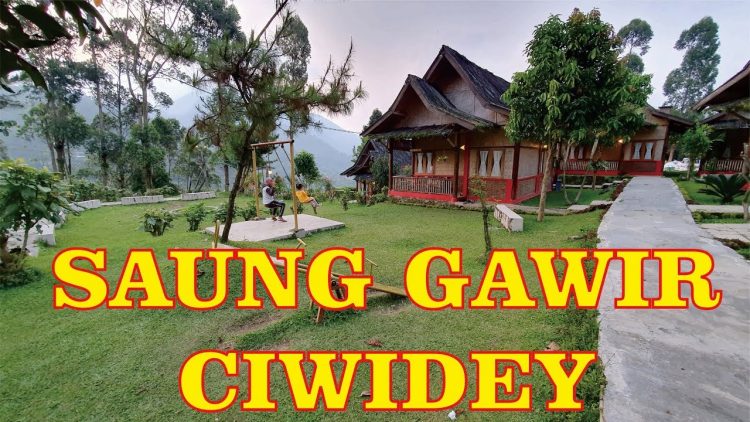 Sawung Gawir Restaurant and Bungalow Ciwidey via Youtube, 1. Sapulidi Sawah Cafe, Resort &amp; Gallery: Tidur di Antara Pepohonan dan Danau, 2. Grafika Cikole: Honeymoon sambil berkemah di tengah hutan, 3. Vila Air Natural Resort: Di Antara Lembah dan Pegunungan yang Mempesona, 4. GH Universal Hotel: Sensasi honeymoon di Italia pada era renaissance, 5. Dulang Resort &amp; Resto: Merasakan kesegaran sambil memandangi lembah yang menawan, 6. Sawung Gawir Restaurant and Bungalow Ciwidey: Menginap dikelilingi kebun stroberi, 7. Adarapura Resort &amp; Spa: Kesejukan di balik kemewahan yang serba tradisional (Tutup), 8. Imah Seniman Resort: Menikmati suasana honeymoon yang sejuk lagi sempurna, 9. Kampung Sampireun Resort &amp; Spa: Menginap dengan sejuta pesona keindahan, 10. Kampung Sumber Alam: Ketenangan Menyeruak di Kolam Teratai, 11. Casa Lembang (Kisaran Harga 800 ribuan per malam), 12. Daheim 290 (Kisaran Harga 2 Jutaan per malam), 13. Gluck Home (Kisaran Harga 1,1 juta per malam), 14. Tala House (Kisaran Harga 1,04 juta per malam), 15. Barn Villa Lembang (Kisaran Harga 2,1 juta per malam), 16. French Villa in Dago Pakar Hills (Kisaran Harga 1,1 juta per malam), 17. Pavilion 19 (Kisaran Harga 234 ribuan per malam), 18. Yellow House Bandung (Kisaran Harga 897 ribuan per malam), 19. White Cliff House (Kisaran Harga 800 ribuan per malam)