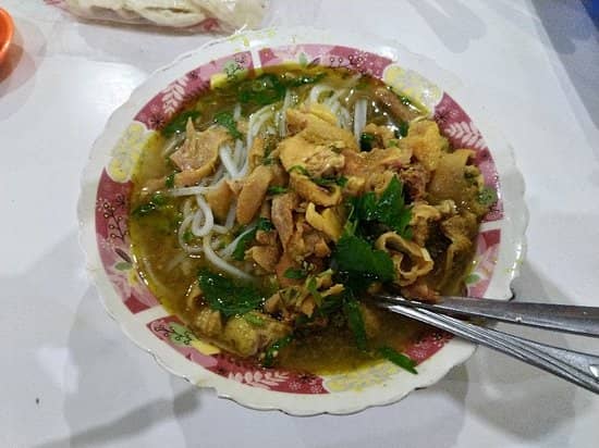 Soto Ambengan via Tripadvisor, 1. Soto Ayam Lombok sudah berdiri sejak 1955, 2. Soto Geprak Mbah Djo berdiri sejak tahun 1935, 3. Soto Daging Rahayu Malang berdiri sejak tahun 1928, 4. Warung Rampal, 5. Soto Basket, 6. Soto Lamongan Oro-Oro Dowo, 7. Soto dok HM Kholis, 8. Soto Markeso, 9. Soto Lonceng, 1965, 10. Soto Pak Amir, 11. Soto Sawah, 12. Soto Ambengan, 13. Soto Seger Boyolali Kang Mihor, 14. Soto Dhok Bang Ali, 15. Republik Soto Malang, 16. Soto Madura Guntur, 17. Soto Kurnia Ria Ning Sul, 18. Soto Ketangi, 19. Warung Soto Ayam Cak Sur, 20. Soto Pak Sidjan, 21. Soto Betawi Djayakarta