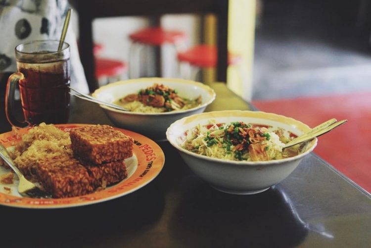 Soto Basket via IG @elabethk_s, 1. Soto Ayam Lombok sudah berdiri sejak 1955, 2. Soto Geprak Mbah Djo berdiri sejak tahun 1935, 3. Soto Daging Rahayu Malang berdiri sejak tahun 1928, 4. Warung Rampal, 5. Soto Basket, 6. Soto Lamongan Oro-Oro Dowo, 7. Soto dok HM Kholis, 8. Soto Markeso, 9. Soto Lonceng, 1965, 10. Soto Pak Amir, 11. Soto Sawah, 12. Soto Ambengan, 13. Soto Seger Boyolali Kang Mihor, 14. Soto Dhok Bang Ali, 15. Republik Soto Malang, 16. Soto Madura Guntur, 17. Soto Kurnia Ria Ning Sul, 18. Soto Ketangi, 19. Warung Soto Ayam Cak Sur, 20. Soto Pak Sidjan, 21. Soto Betawi Djayakarta
