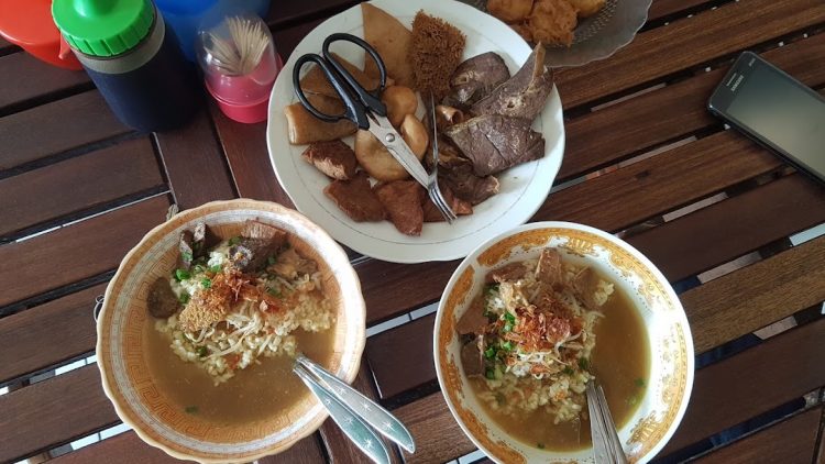 Soto Dhok Bang Ali via Business Site, 1. Soto Ayam Lombok sudah berdiri sejak 1955, 2. Soto Geprak Mbah Djo berdiri sejak tahun 1935, 3. Soto Daging Rahayu Malang berdiri sejak tahun 1928, 4. Warung Rampal, 5. Soto Basket, 6. Soto Lamongan Oro-Oro Dowo, 7. Soto dok HM Kholis, 8. Soto Markeso, 9. Soto Lonceng, 1965, 10. Soto Pak Amir, 11. Soto Sawah, 12. Soto Ambengan, 13. Soto Seger Boyolali Kang Mihor, 14. Soto Dhok Bang Ali, 15. Republik Soto Malang, 16. Soto Madura Guntur, 17. Soto Kurnia Ria Ning Sul, 18. Soto Ketangi, 19. Warung Soto Ayam Cak Sur, 20. Soto Pak Sidjan, 21. Soto Betawi Djayakarta