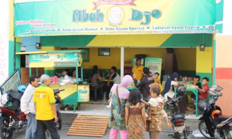 Soto Geprak Mbah Djo, 1. Soto Ayam Lombok sudah berdiri sejak 1955, 2. Soto Geprak Mbah Djo berdiri sejak tahun 1935, 3. Soto Daging Rahayu Malang berdiri sejak tahun 1928, 4. Warung Rampal, 5. Soto Basket, 6. Soto Lamongan Oro-Oro Dowo, 7. Soto dok HM Kholis, 8. Soto Markeso, 9. Soto Lonceng, 1965, 10. Soto Pak Amir, 11. Soto Sawah, 12. Soto Ambengan, 13. Soto Seger Boyolali Kang Mihor, 14. Soto Dhok Bang Ali, 15. Republik Soto Malang, 16. Soto Madura Guntur, 17. Soto Kurnia Ria Ning Sul, 18. Soto Ketangi, 19. Warung Soto Ayam Cak Sur, 20. Soto Pak Sidjan, 21. Soto Betawi Djayakarta