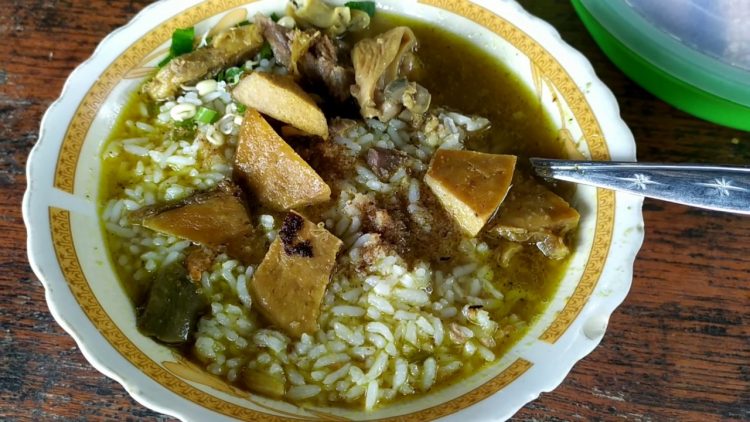 Soto Ketangi via Youtube, 1. Soto Ayam Lombok sudah berdiri sejak 1955, 2. Soto Geprak Mbah Djo berdiri sejak tahun 1935, 3. Soto Daging Rahayu Malang berdiri sejak tahun 1928, 4. Warung Rampal, 5. Soto Basket, 6. Soto Lamongan Oro-Oro Dowo, 7. Soto dok HM Kholis, 8. Soto Markeso, 9. Soto Lonceng, 1965, 10. Soto Pak Amir, 11. Soto Sawah, 12. Soto Ambengan, 13. Soto Seger Boyolali Kang Mihor, 14. Soto Dhok Bang Ali, 15. Republik Soto Malang, 16. Soto Madura Guntur, 17. Soto Kurnia Ria Ning Sul, 18. Soto Ketangi, 19. Warung Soto Ayam Cak Sur, 20. Soto Pak Sidjan, 21. Soto Betawi Djayakarta