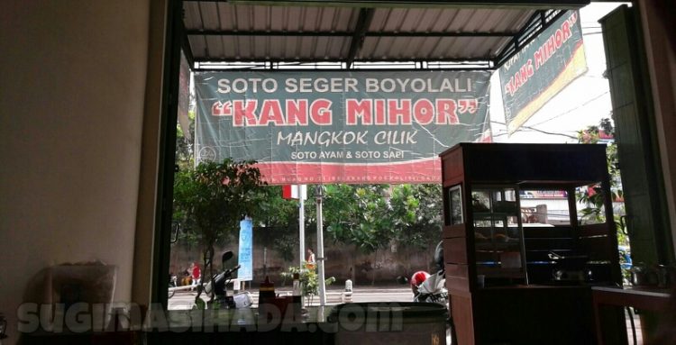 Soto Seger Boyolali Kang Mihor via Sugimasihada.wordpress, 1. Soto Ayam Lombok sudah berdiri sejak 1955, 2. Soto Geprak Mbah Djo berdiri sejak tahun 1935, 3. Soto Daging Rahayu Malang berdiri sejak tahun 1928, 4. Warung Rampal, 5. Soto Basket, 6. Soto Lamongan Oro-Oro Dowo, 7. Soto dok HM Kholis, 8. Soto Markeso, 9. Soto Lonceng, 1965, 10. Soto Pak Amir, 11. Soto Sawah, 12. Soto Ambengan, 13. Soto Seger Boyolali Kang Mihor, 14. Soto Dhok Bang Ali, 15. Republik Soto Malang, 16. Soto Madura Guntur, 17. Soto Kurnia Ria Ning Sul, 18. Soto Ketangi, 19. Warung Soto Ayam Cak Sur, 20. Soto Pak Sidjan, 21. Soto Betawi Djayakarta