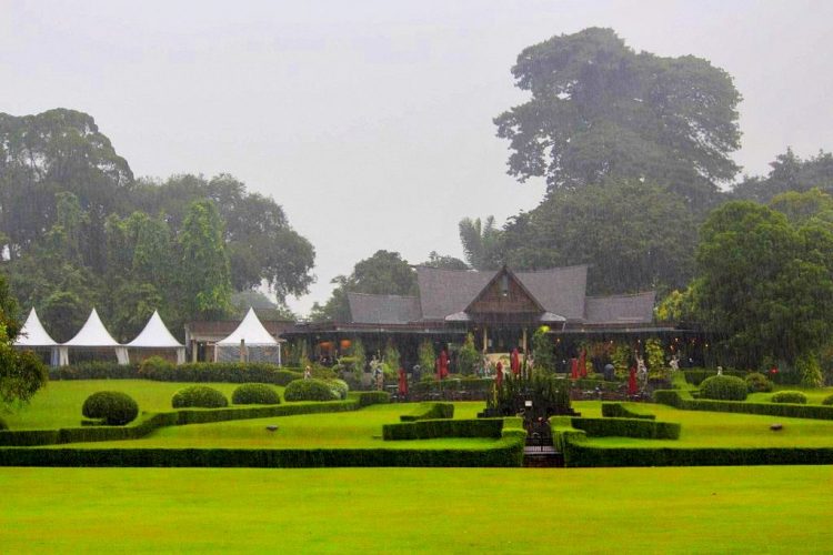 Taman Astrid via Lovelybogor, Kebun Raya Bogor, Harga Tiket Kebun Raya Bogor, Alamat & Lokasi Kebun Raya Bogor, Jam Operasional, Spot Menarik untuk Kita Smabangi, Tips Liburan ke KRB