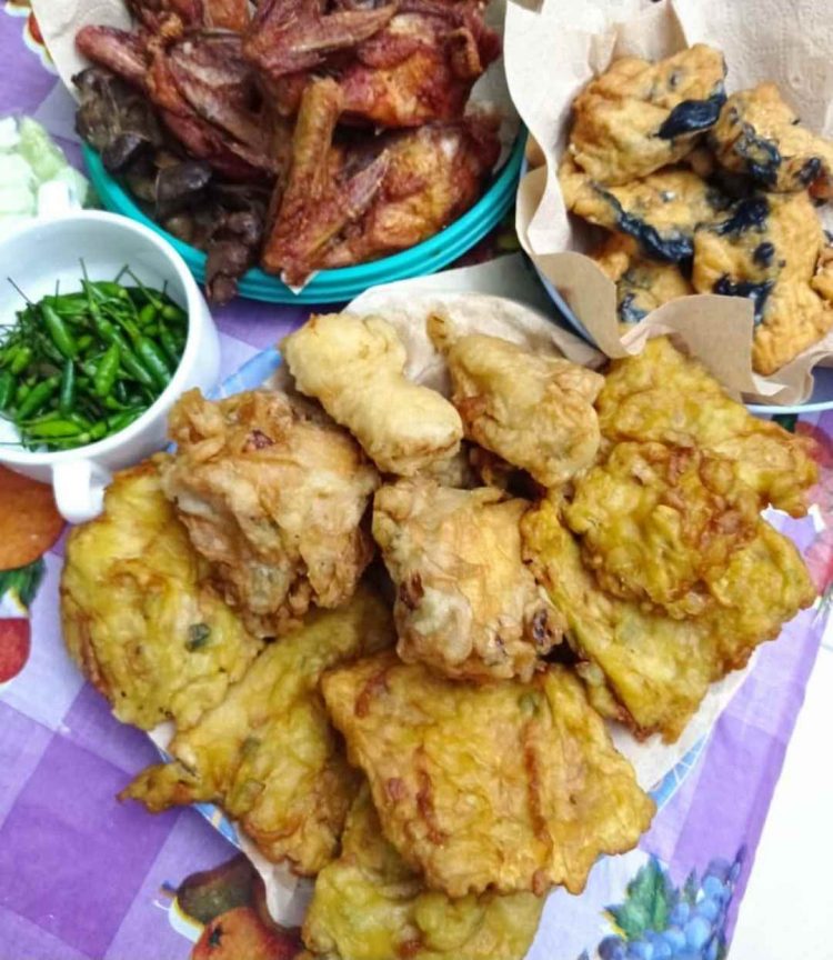 Tahu Petis Prasojo, 1. Angkringan Blendoek, 2. Nasi Ayam Bu Sami, 3. Gudeg Mbak Tum, 4. Soto Bangkong, 5. Trattoria Semarang, 6. Stove Syndicate (Tutup Permanen), 7. Cafe Riverview, 8. Bakmi Jawa Pak Gareng, 9. Nasi Goreng Babat Hengky, 10. Nasi Ayam Bu Wido, 11. Tahu Petis Prasojo, 12. Nasi Kucing Pak Gik, 13. Kedai Amarta, 14. Waroeng Semawis, 15. Warung Dim Sum (Wardim), 16. Seafood Pak Jari, 17. Nasi Liwet Bu Widodo, 18. Soto Pak No, 19. Bakso Doa Ibu, 20. Lunpia Semarang 24 Jam, 21. Pisang Plenet Pak Yuli, 22. Nasi Gandul Pak Subur, 23. Es Puter Cong Lik, 24. Warung Makan 86, 25. Nasi Gandul Pak Memet, 26. Sedap Malam (Warung Internet dan Roti Bakar) Sumur, 27. KoenoKoeni Cafe Gallery, 28. Menur Bistro, 29. Antara Kata Coffee Talk, 30. RV Cafe 24 Semarang, 31. The Hills Dining Restaurant, 32. Joglo Agung Resto & Galleri, 33. Pakne Heksa, 34. Kopi Klotok Pak Sadar, 35. Kopi Tarik Ungaran, 36. Restoran Kampung Laut Semarang, 37. Nasi Goreng Babat Pak Sumarsono, 38. Nasi Goreng Babat Pak Karmin, 39. Nasi Goreng Babat Akbar, 40. Gama Ikan Bakar & Seafood, 41. Gudeg Mantep Bu Har, 41. Sego Gobyos Mbak Sari