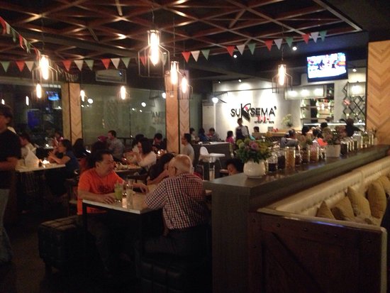 Trattoria Semarang via Tripadvisor, 1. Angkringan Blendoek, 2. Nasi Ayam Bu Sami, 3. Gudeg Mbak Tum, 4. Soto Bangkong, 5. Trattoria Semarang, 6. Stove Syndicate (Tutup Permanen), 7. Cafe Riverview, 8. Bakmi Jawa Pak Gareng, 9. Nasi Goreng Babat Hengky, 10. Nasi Ayam Bu Wido, 11. Tahu Petis Prasojo, 12. Nasi Kucing Pak Gik, 13. Kedai Amarta, 14. Waroeng Semawis, 15. Warung Dim Sum (Wardim), 16. Seafood Pak Jari, 17. Nasi Liwet Bu Widodo, 18. Soto Pak No, 19. Bakso Doa Ibu, 20. Lunpia Semarang 24 Jam, 21. Pisang Plenet Pak Yuli, 22. Nasi Gandul Pak Subur, 23. Es Puter Cong Lik, 24. Warung Makan 86, 25. Nasi Gandul Pak Memet, 26. Sedap Malam (Warung Internet dan Roti Bakar) Sumur, 27. KoenoKoeni Cafe Gallery, 28. Menur Bistro, 29. Antara Kata Coffee Talk, 30. RV Cafe 24 Semarang, 31. The Hills Dining Restaurant, 32. Joglo Agung Resto & Galleri, 33. Pakne Heksa, 34. Kopi Klotok Pak Sadar, 35. Kopi Tarik Ungaran, 36. Restoran Kampung Laut Semarang, 37. Nasi Goreng Babat Pak Sumarsono, 38. Nasi Goreng Babat Pak Karmin, 39. Nasi Goreng Babat Akbar, 40. Gama Ikan Bakar & Seafood, 41. Gudeg Mantep Bu Har, 41. Sego Gobyos Mbak Sari
