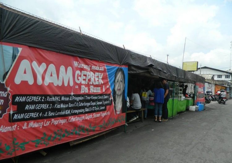 Warung Ayam Geprek Bu Rum, 1. Warung Spesial Sambal (SS), 2. Lesehan  Aldan, 3. Nasi Goreng Pak Sular, 4. Gudeg  Mercon Bu Tinah, 5. Mie Ayam Tumini, 6. Ayam Geprek Bu Rum, 7. Ngudi Rejeki, 8. Kantin Bu Siti (Tutup), 9. Kedai Rakjat Djelata, 10. Burjonan, 11. Gudeg Yu Djum Wijilan 167, 12. Rumah Makan Gudeg Pawon, 13. Bong Kopitown, 14. Oseng-Oseng Mercon Bu Narti, 15. Bungong Jeumpa, 16. Secret Garden Coffee dan Chocolate, 17. Lesehan Sayidan , 18. SGPC Bu Wiryo 1959, 19. Angkringan Kopi Jos Lik Man, 20. Tahu Gimbal Pak Yono, 21. Bakmi Mbah Gito, 22. Angkringan Pak Jabrik, 23. Tempo Gelato Prawirotaman, 24. Banyu Mili Resto, 25. Angkringan KR, 26. Sate klatak pak Bari, 27. House of Raminten, 28. Soto Ayam Pak Man, 29. Spesial Sambal Bawang Mas Kobis, 30. Coto Makassar La Capila, 31. Saoto Bathok Mbah Katro