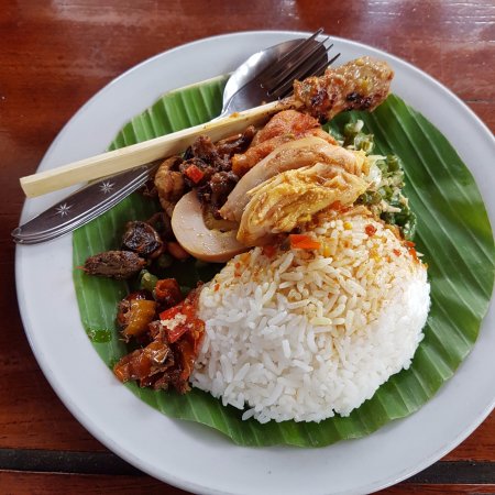 Warung Bu Mangku Kedewatan, 1. Café Wayan Bakery, 2. Warung Hana, 3. Warung Rama, 4. Warung Bu Mangku Kedewatan, 5. Warung Mangga Madu, 6. Laka Leke, 7. Warung Prima, 8. Warung Wulan, 9. Warung Ijo, 10. Sari Organik (Tutup Permanen)