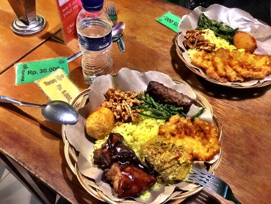 Warung Ijo, 1. Café Wayan Bakery, 2. Warung Hana, 3. Warung Rama, 4. Warung Bu Mangku Kedewatan, 5. Warung Mangga Madu, 6. Laka Leke, 7. Warung Prima, 8. Warung Wulan, 9. Warung Ijo, 10. Sari Organik (Tutup Permanen)