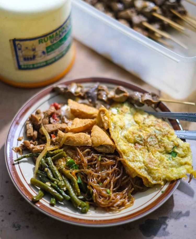 Warung Makan 86 via IG @Semarangfoodmatters, 1. Angkringan Blendoek, 2. Nasi Ayam Bu Sami, 3. Gudeg Mbak Tum, 4. Soto Bangkong, 5. Trattoria Semarang, 6. Stove Syndicate (Tutup Permanen), 7. Cafe Riverview, 8. Bakmi Jawa Pak Gareng, 9. Nasi Goreng Babat Hengky, 10. Nasi Ayam Bu Wido, 11. Tahu Petis Prasojo, 12. Nasi Kucing Pak Gik, 13. Kedai Amarta, 14. Waroeng Semawis, 15. Warung Dim Sum (Wardim), 16. Seafood Pak Jari, 17. Nasi Liwet Bu Widodo, 18. Soto Pak No, 19. Bakso Doa Ibu, 20. Lunpia Semarang 24 Jam, 21. Pisang Plenet Pak Yuli, 22. Nasi Gandul Pak Subur, 23. Es Puter Cong Lik, 24. Warung Makan 86, 25. Nasi Gandul Pak Memet, 26. Sedap Malam (Warung Internet dan Roti Bakar) Sumur, 27. KoenoKoeni Cafe Gallery, 28. Menur Bistro, 29. Antara Kata Coffee Talk, 30. RV Cafe 24 Semarang, 31. The Hills Dining Restaurant, 32. Joglo Agung Resto & Galleri, 33. Pakne Heksa, 34. Kopi Klotok Pak Sadar, 35. Kopi Tarik Ungaran, 36. Restoran Kampung Laut Semarang, 37. Nasi Goreng Babat Pak Sumarsono, 38. Nasi Goreng Babat Pak Karmin, 39. Nasi Goreng Babat Akbar, 40. Gama Ikan Bakar & Seafood, 41. Gudeg Mantep Bu Har, 41. Sego Gobyos Mbak Sari