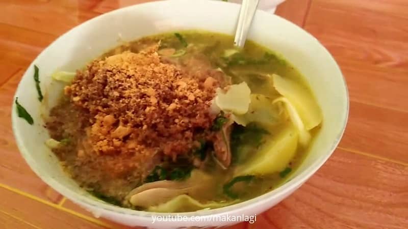 Warung Soto Ayam Cak Sur via Makanlagi, 1. Soto Ayam Lombok sudah berdiri sejak 1955, 2. Soto Geprak Mbah Djo berdiri sejak tahun 1935, 3. Soto Daging Rahayu Malang berdiri sejak tahun 1928, 4. Warung Rampal, 5. Soto Basket, 6. Soto Lamongan Oro-Oro Dowo, 7. Soto dok HM Kholis, 8. Soto Markeso, 9. Soto Lonceng, 1965, 10. Soto Pak Amir, 11. Soto Sawah, 12. Soto Ambengan, 13. Soto Seger Boyolali Kang Mihor, 14. Soto Dhok Bang Ali, 15. Republik Soto Malang, 16. Soto Madura Guntur, 17. Soto Kurnia Ria Ning Sul, 18. Soto Ketangi, 19. Warung Soto Ayam Cak Sur, 20. Soto Pak Sidjan, 21. Soto Betawi Djayakarta