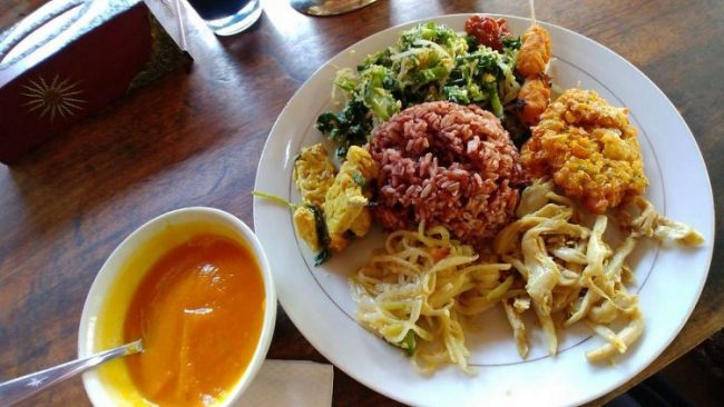 1. Café Wayan Bakery, 2. Warung Hana, 3. Warung Rama, 4. Warung Bu Mangku Kedewatan, 5. Warung Mangga Madu, 6. Laka Leke, 7. Warung Prima, 8. Warung Wulan, 9. Warung Ijo, 10. Sari Organik (Tutup Permanen)