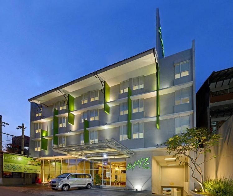 Whiz Hotel Yogyakarta, 1. Inna Garuda Hotel, 2. Hotel Pyreness Jogja, 3. Merapi Merbabu Hotel Yogyakarta, 4. Ibis Style Yogyakarta, 5. Whiz Hotel Yogyakarta, 6. Summer Season Hotel, 7. 1001 Malam Hotel Yogyakarta, 8. Metro Guest House Yogyakarta, 9. Hotel Perwita Sari, 10. Mahkota Hotel, 11. Aura Hotel, 12. RedDoorz Near Malioboro Mall, 13. The Cabin, 14. Monica Hotel, 15. Hotel Berlian, 16. Hasian, 17. Gloria Amanada, 18. POP! Hotel, 19. Violet Hotel, 20. Bladok Hotel, 21. Garden Hotel, 22. Nueve Hotel, 23. Hotel Amallia, 24. Hotel Kristina, 25. Hotel Atalie, 26. Malioboro Inn Hotel, 27. Peti Mas Hotel, 28. Blue Safir Hotel, 29. Hotel Batik Yogyakarta, 30. S-Chott Hotel, 31. Hotel Sriwijaya Yogyakarta, 32. Hotel Mataram Yogyakarta, 33. Mitra Hotel Yogyakarta