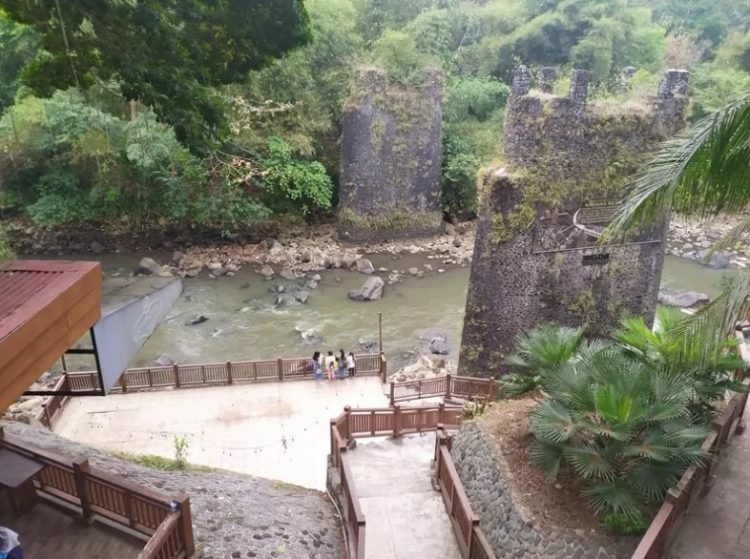 benteng bersejarah. google maps. sumber Rezky Ramadhani, Informasi Umum, Tiket Masuk Taman Wisata Karang Resik, Informasi Kunjungan Taman Wisata Karang Resik, Jam Operasional, Daya Tarik Wisata, Wahana Taman Wisata Karang Resik, Fasilitas Taman Wisata Karang Resik, Lokasi Taman Wisata Karang Resik