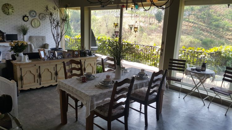 French Villa in Dago Pakar Hills, 1. Sapulidi Sawah Cafe, Resort &amp; Gallery: Tidur di Antara Pepohonan dan Danau, 2. Grafika Cikole: Honeymoon sambil berkemah di tengah hutan, 3. Vila Air Natural Resort: Di Antara Lembah dan Pegunungan yang Mempesona, 4. GH Universal Hotel: Sensasi honeymoon di Italia pada era renaissance, 5. Dulang Resort &amp; Resto: Merasakan kesegaran sambil memandangi lembah yang menawan, 6. Sawung Gawir Restaurant and Bungalow Ciwidey: Menginap dikelilingi kebun stroberi, 7. Adarapura Resort &amp; Spa: Kesejukan di balik kemewahan yang serba tradisional (Tutup), 8. Imah Seniman Resort: Menikmati suasana honeymoon yang sejuk lagi sempurna, 9. Kampung Sampireun Resort &amp; Spa: Menginap dengan sejuta pesona keindahan, 10. Kampung Sumber Alam: Ketenangan Menyeruak di Kolam Teratai, 11. Casa Lembang (Kisaran Harga 800 ribuan per malam), 12. Daheim 290 (Kisaran Harga 2 Jutaan per malam), 13. Gluck Home (Kisaran Harga 1,1 juta per malam), 14. Tala House (Kisaran Harga 1,04 juta per malam), 15. Barn Villa Lembang (Kisaran Harga 2,1 juta per malam), 16. French Villa in Dago Pakar Hills (Kisaran Harga 1,1 juta per malam), 17. Pavilion 19 (Kisaran Harga 234 ribuan per malam), 18. Yellow House Bandung (Kisaran Harga 897 ribuan per malam), 19. White Cliff House (Kisaran Harga 800 ribuan per malam)