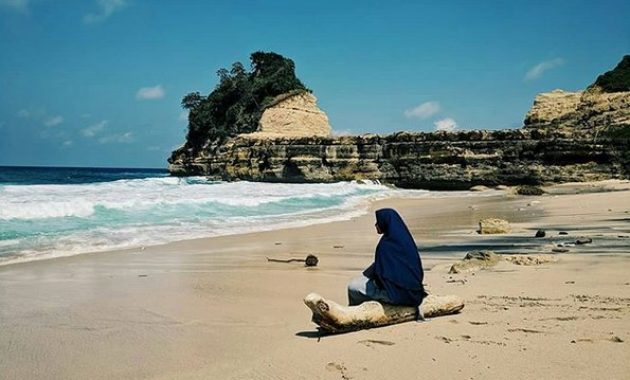 via IG @jelajahtulungagung, Keistimewaan dan Daya Tarik Pantai Pathok Gebang, Fasilitas, Lokasi dan Harga Tiket Masuk Pantai Pathok Gebang, Tips Liburan
