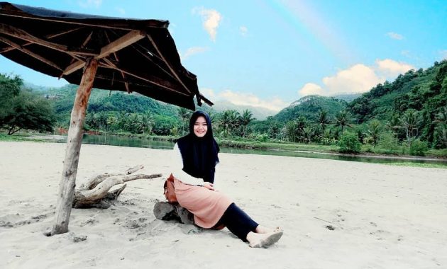via IG @sekartrisna, Rute Menuju Lokasi, Harga Tiket Pantai Sine Tulungagung, Fasilitas Pantai, Budaya Masyarakat di Pantai Sine Tulungagung, Keunggulan yang Ada di Pantai Sine Tulungagung, Aktivitas Seru di Pantai Sine Tulungagung, Objek Wisata Menarik di Sekitar Pantai Sine Tulunagung