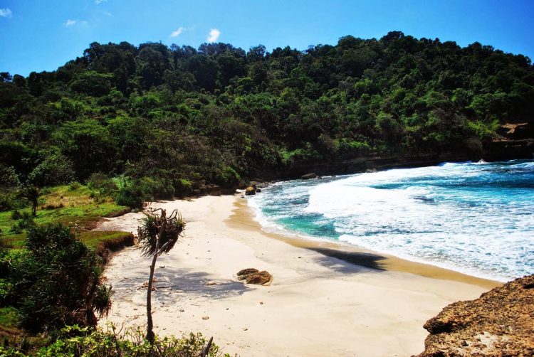via ilhamridhwan.blogspotcom, Keistimewaan dan Daya Tarik Pantai Pathok Gebang, Fasilitas, Lokasi dan Harga Tiket Masuk Pantai Pathok Gebang, Tips Liburan