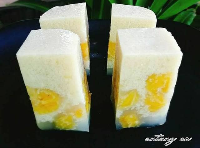Amparan tatak via Berbagiresepkuliner.blogspotcoid, 1. Soto Banjar, 2. Sop Banjar, 3. Nasi Kuning Banjar, 4. Gangan Paliat, 5. Mandai, 6. Nasi Itik Gambut, 7. Kue Bingka, 8. Apam Barabai, 9. Ketupat Kandangan, 10. Lontong Orari, 11. Ayam Cincane, 12. Habang Banjar, 13. Cacapan Asam, 14. Sayur Kambang Tigarun, 15. Ipau, 16. Laksa, 17. Amparan tatak, 18. Kalangkala, 19. Dodol Kandangan, 20. Lamang, 21. Gangan Asam Banjar, 22. Iwak Pakasam, 23. Gangan humbut, 24. Sate tulang, 25. Sate Payau, 26. Bubur Baayak, 27. Sop Mutiara, 28. Apam Batil, 29. Kue Rangai, 30. Brownies Labu, 31. Sambal Acan, 32. Hekeng, 33. Ikan Patin Baubar, 34. Ikan Seluang Goreng, 35. Otak-Otak Ikan Pipih