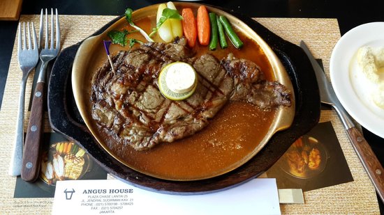 Angus House via Tripadvisor, 1. Joni Steak, 2. Kapten Steak, 3. Waroeng Steak n Shake, 4. Abuba Steak, 5. Holycow Steak! Steak House by Chef Afit, 6. Steak 21, 7. Tokyo Skipjack, 8. Outback Steakhouse, Kuningan, 9. Ruth’s Chris Steak House, Kuningan, 10. Bistecca, SCBD, 11. Akira Back Jakarta, Setiabudi, 12. El Asador Restaurant, Kemang, 13. Holy Smokes, Senopati, 14. Tony Roma’s, UOB Thamrin, 15. Angus House, Plaza Senayan, 16. Super Steak, 17. Gandy Steakhouse, 18. Soeryo Cafe & Steak, 19. Aged + Butchered, 20. Le Quartier, 21. Altitude Grill, 22. Sir Loin, 23. Wolfsgang’s Steakhouse, 24. Sudestada Jakarta