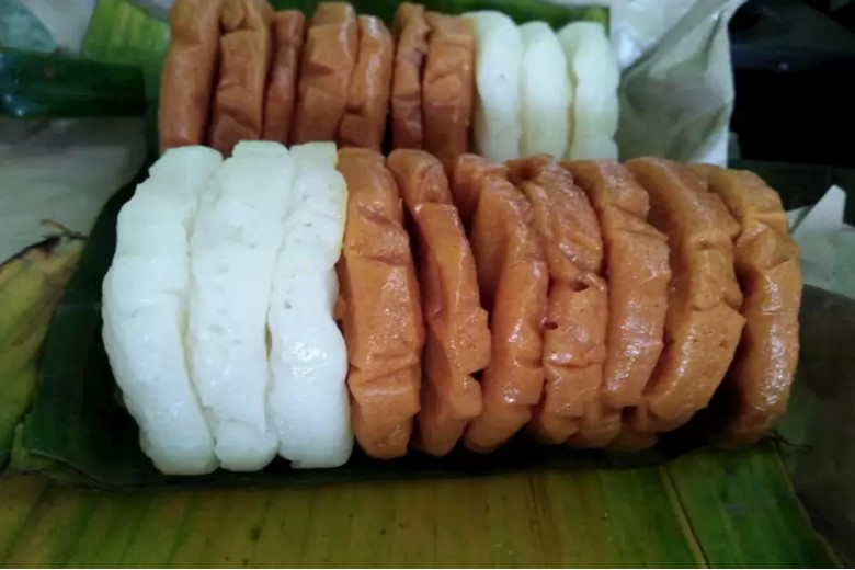 Apam Barabai via Blog UAD, 1. Soto Banjar, 2. Sop Banjar, 3. Nasi Kuning Banjar, 4. Gangan Paliat, 5. Mandai, 6. Nasi Itik Gambut, 7. Kue Bingka, 8. Apam Barabai, 9. Ketupat Kandangan, 10. Lontong Orari, 11. Ayam Cincane, 12. Habang Banjar, 13. Cacapan Asam, 14. Sayur Kambang Tigarun, 15. Ipau, 16. Laksa, 17. Amparan tatak, 18. Kalangkala, 19. Dodol Kandangan, 20. Lamang, 21. Gangan Asam Banjar, 22. Iwak Pakasam, 23. Gangan humbut, 24. Sate tulang, 25. Sate Payau, 26. Bubur Baayak, 27. Sop Mutiara, 28. Apam Batil, 29. Kue Rangai, 30. Brownies Labu, 31. Sambal Acan, 32. Hekeng, 33. Ikan Patin Baubar, 34. Ikan Seluang Goreng, 35. Otak-Otak Ikan Pipih