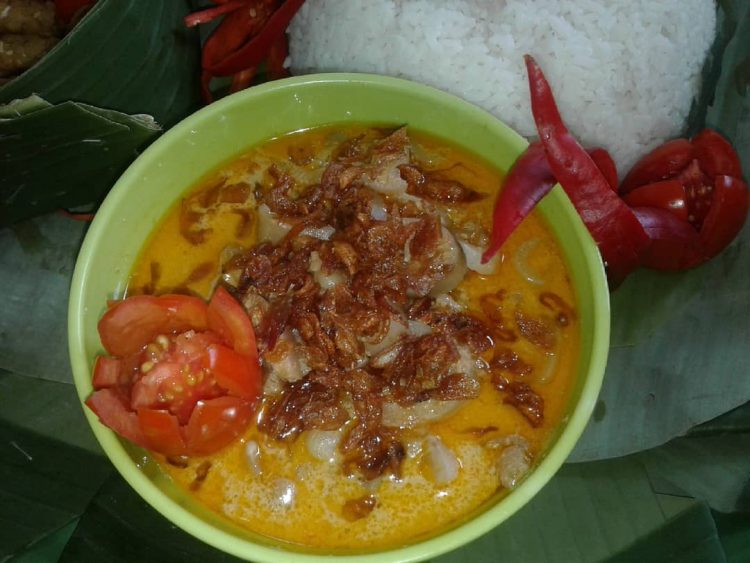 Ares via IG @aritiasuherman, 1. Beberuk Terong, 2. Plecing Kangkung, 3. Kelaq Lebui, 4. Ayam Taliwang, 5. Sate Bulayak, 6. Sate Rembiga, 7. Sate Tanjung, 8. Bebalung, 9. Nasi Kotaraja, 10. Nasi Puyung, 11. Nasi Campur Sukaraja, 12. Kelaq Kelor, 13. Ayam Rarang, 14. Ares, 15. Dodol Rumput Laut, 16. Peyek Rumput Laut, 17. Terasi Bakar Lombok, 18. Jaje Tujak, 19. Sate Pusut, 20. Sate Pencok, 21. Kue Bantal, 22. Kelaq Batih, 23. Kelepon Kecerit, 24. Jaje Reket, 25. Lupis Lombok, 26. Nasi Balap, 27. Keripik Rumput Laut, 28. Kacang Mete Lombok, 29. Kue Keciput, 30. Serabi Laklak, 31. Tumbek, 32. Tekel, 33. Kue Kerake