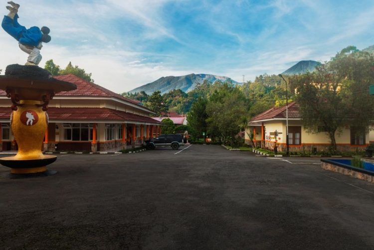 Arra Lembah Pinus via Agoda, 1. Metropole Hotel Puncak, 2. Agape Gunung Bakti, 3. Arimbi Cibulan Suites, 4. Hotel Ciliwung, 5. Berlian Resort, 6. Airy Eco Syariah Cisarua Lembah Nyiur 68 Bogor (Tutup), 7. Hotel Mars 91, 8. Permata Hati Resort, 9. New Laguna Resort, 10. Villa Bumi Rama, 11. Aries Biru Villa &amp; Hotel, 12. Hotel Ciloto Indah Permai Puncak, 13. RedDoorz Syariah near RSUD Cimacan, 14. OYO 1667 Edotel SMKN 1 Pacet, 15. Villa Aquarius Orange, 16. Hotel Arjuna Puncak Bogor, 17. Gumilang Hotel, 18. Villa Alamanda, 19. Villa Tiola, 20. Arra Lembah Pinus, 21. Mataram Hotel, 22. Citra Agung, 23. Villa Tunas Alam Mutiara, 24. Cisarua Indah, 25. Grand Pesona Ksatria, 26. Wisma Bintang Jadayat