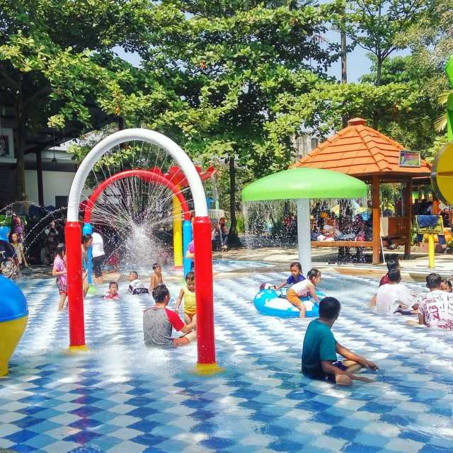 Atraksi Air via IG @gpiwaterpark_kediri, Lokasi Gumul Paradise Island Kediri, Harga Tiket Masuk Gumul Paradise Island, Jam Buka Gumul Paradise Island, Wahana Di Gumul Paradise Island Kediri