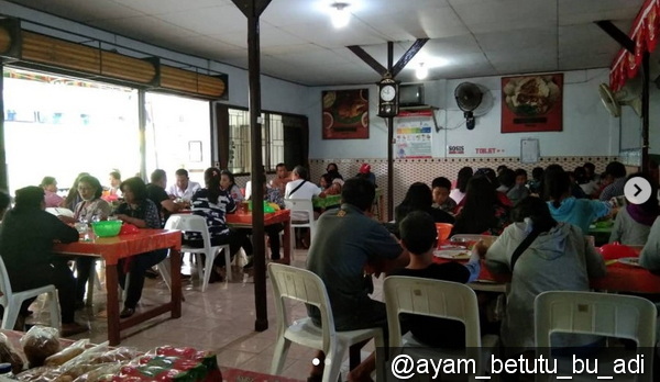 Ayam Betutu Bu Adi, 1. Nasi Campur Bali, 2. Nasi Tepeng, 3. Ayam Betutu, 4. Bebek Goreng Kuta, 5. Tipat Blayag, 6. Lawar Kuning, 7. Sate Lilit, 8. Rujak Kuah Pindang dan Rujak Bulung, 9. Serombotan, 10. Nasi Jinggo, 11. Nasi Tekor, 12. Nasi Ayam Kadewatan Bu Mangku, 13. Bebek Bengil, 1. Bale Udang Bali Mang Engking, 2. Nasi Ayam Ibu Oki, 3. RM Ayam Betutu Ibu Nia, 4. Ayam Bakar Taliwang Baru, 5. De’dapoer Sanur, 6. Raja’s Balinese Restaurant, 7. Cafe De’dapoer Kuta, 8. Bagus All Day Dining Kuta, 9. Grand Puncak Sari 2 restaurant, 10. Ayam Betutu Bu Adi, 11. Warung Men Weti, 12. Warung Pojok, 13. Sop Ikan Warung Mak Beng, 14. Nasi Tempong Pink, 15. Warung Wardani, 16. Warung Muslim Moro Seneng