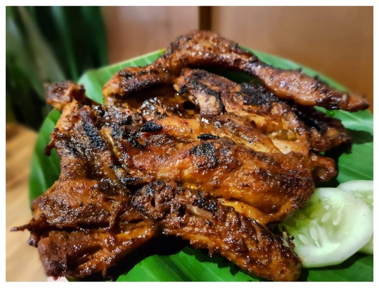 Ayam Taliwang via IG @eartforlife18, 1. Beberuk Terong, 2. Plecing Kangkung, 3. Kelaq Lebui, 4. Ayam Taliwang, 5. Sate Bulayak, 6. Sate Rembiga, 7. Sate Tanjung, 8. Bebalung, 9. Nasi Kotaraja, 10. Nasi Puyung, 11. Nasi Campur Sukaraja, 12. Kelaq Kelor, 13. Ayam Rarang, 14. Ares, 15. Dodol Rumput Laut, 16. Peyek Rumput Laut, 17. Terasi Bakar Lombok, 18. Jaje Tujak, 19. Sate Pusut, 20. Sate Pencok, 21. Kue Bantal, 22. Kelaq Batih, 23. Kelepon Kecerit, 24. Jaje Reket, 25. Lupis Lombok, 26. Nasi Balap, 27. Keripik Rumput Laut, 28. Kacang Mete Lombok, 29. Kue Keciput, 30. Serabi Laklak, 31. Tumbek, 32. Tekel, 33. Kue Kerake