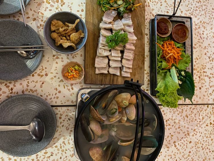 Bamsae via Pergi Kuliner, 1. School Food, 2. Jjang Korean Noodle &amp; Grill, 3. Kyochon, 4. Yoogane, 5. Daebak Fan Cafe, 6. Seorae Korean Grill, 7. Jjigae House, 8. Chung Gi Wa, 9. Born Ga, 10. Samwon House, 11. Han Gang, 12. To Bak, 13. Bamsae, 14. Illua Restaurant, 15. Hanyang Garden, 16. Oppa Galbi (Tutup), 17. Korean BBQ Gahyo, 18. Magal Mapogalmaegi BBQ, 19. Mujigae, 20. Legend of Noodle, 21. Seo Seo Galbi, 22. OJJU, 23. Goobne, 24. Chir Chir, 25. Samjin Amook, 26. Samwon Express, 27. MAGAL Korean BBQ, 28. Restoran Mr. Park, 29. Kkuldak, 30. Arasseo, 31. Arang 22
