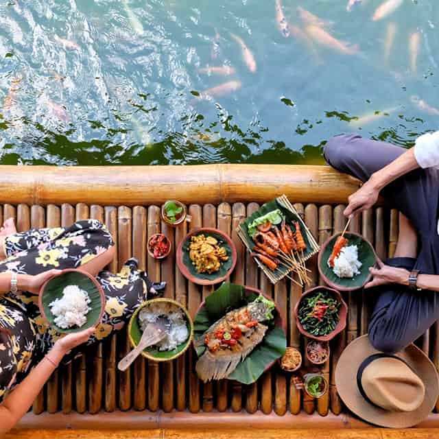 Bale Udang Mang Engking, 1. Nasi Campur Bali, 2. Nasi Tepeng, 3. Ayam Betutu, 4. Bebek Goreng Kuta, 5. Tipat Blayag, 6. Lawar Kuning, 7. Sate Lilit, 8. Rujak Kuah Pindang dan Rujak Bulung, 9. Serombotan, 10. Nasi Jinggo, 11. Nasi Tekor, 12. Nasi Ayam Kadewatan Bu Mangku, 13. Bebek Bengil, 1. Bale Udang Bali Mang Engking, 2. Nasi Ayam Ibu Oki, 3. RM Ayam Betutu Ibu Nia, 4. Ayam Bakar Taliwang Baru, 5. De’dapoer Sanur, 6. Raja’s Balinese Restaurant, 7. Cafe De’dapoer Kuta, 8. Bagus All Day Dining Kuta, 9. Grand Puncak Sari 2 restaurant, 10. Ayam Betutu Bu Adi, 11. Warung Men Weti, 12. Warung Pojok, 13. Sop Ikan Warung Mak Beng, 14. Nasi Tempong Pink, 15. Warung Wardani, 16. Warung Muslim Moro Seneng