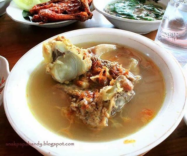 Bebalung via IG @rm_khaslombok, 1. Beberuk Terong, 2. Plecing Kangkung, 3. Kelaq Lebui, 4. Ayam Taliwang, 5. Sate Bulayak, 6. Sate Rembiga, 7. Sate Tanjung, 8. Bebalung, 9. Nasi Kotaraja, 10. Nasi Puyung, 11. Nasi Campur Sukaraja, 12. Kelaq Kelor, 13. Ayam Rarang, 14. Ares, 15. Dodol Rumput Laut, 16. Peyek Rumput Laut, 17. Terasi Bakar Lombok, 18. Jaje Tujak, 19. Sate Pusut, 20. Sate Pencok, 21. Kue Bantal, 22. Kelaq Batih, 23. Kelepon Kecerit, 24. Jaje Reket, 25. Lupis Lombok, 26. Nasi Balap, 27. Keripik Rumput Laut, 28. Kacang Mete Lombok, 29. Kue Keciput, 30. Serabi Laklak, 31. Tumbek, 32. Tekel, 33. Kue Kerake